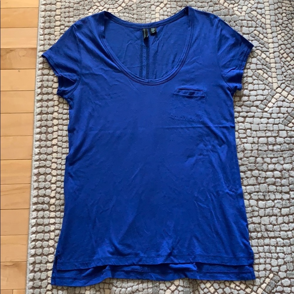 Scoop neck tee with pocket